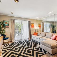 Salt Run II: Family-Friendly Downtown Retreat