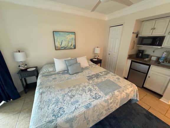 Ocean Gate I: Cozy Retreat Near Beach - Image 2